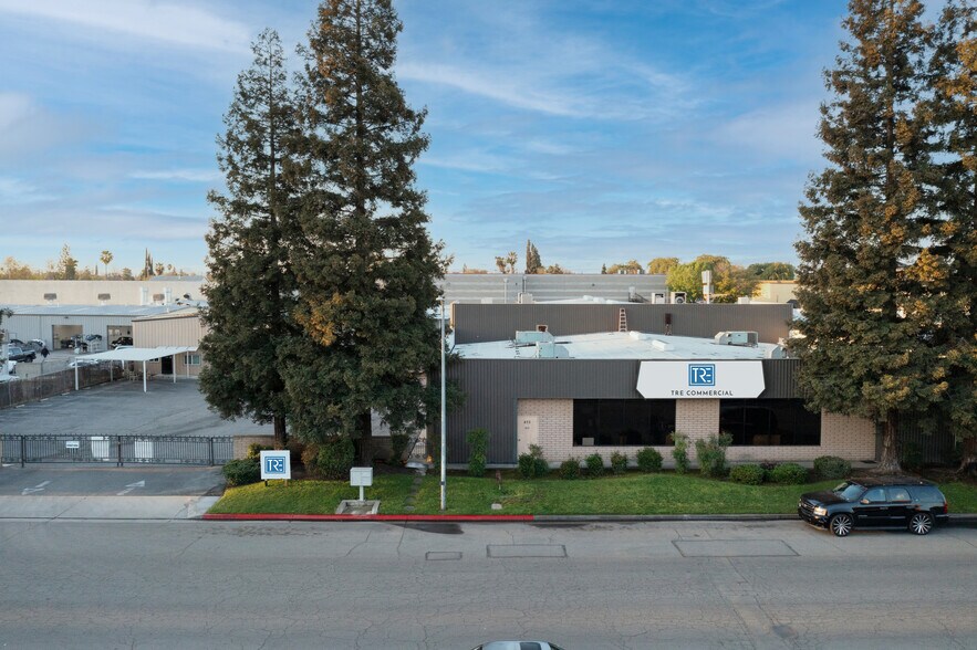 453 W Bedford Ave, Fresno, CA à louer - Photo du bâtiment - Image 2 de 6