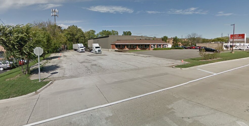 168 Peterson Rd, Libertyville, IL à louer - Photo du bâtiment - Image 2 de 2