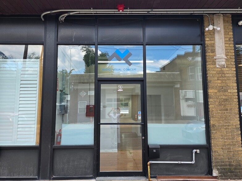 30 W Fort Lee Rd, Bogota, NJ for lease - Building Photo - Image 1 of 6