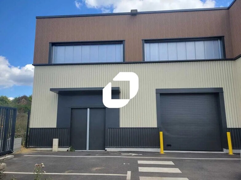 Flex in Marcoussis for sale - Building Photo - Image 1 of 11
