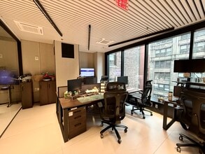 44 W 37th St, New York, NY for lease Interior Photo- Image 2 of 4