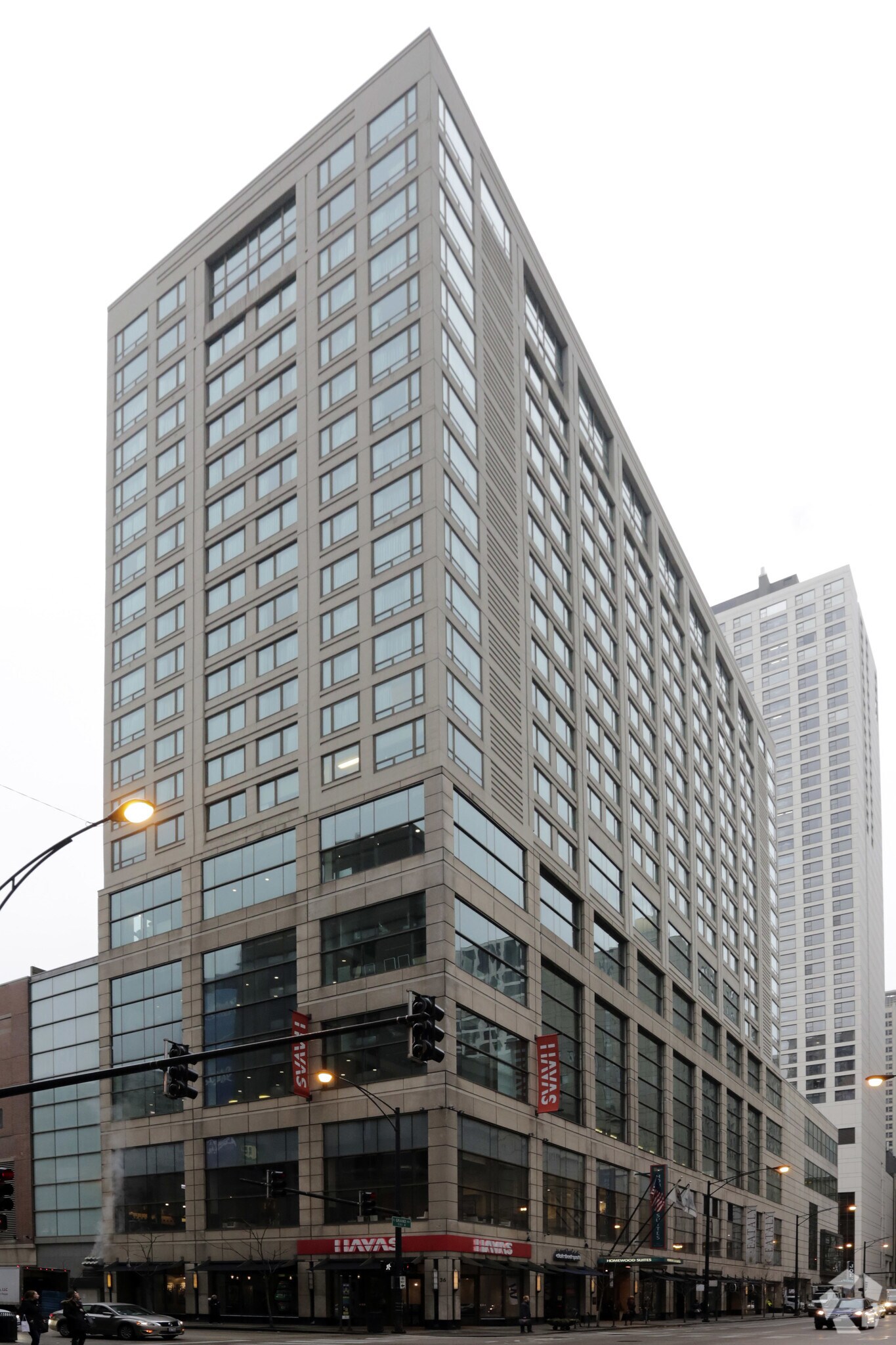 36 E Grand Ave, Chicago, IL à louer Photo du bâtiment- Image 1 de 8