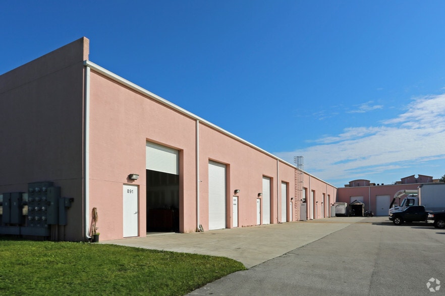 801-893 Kings Hwy, Fort Pierce, FL for lease - Building Photo - Image 3 of 40