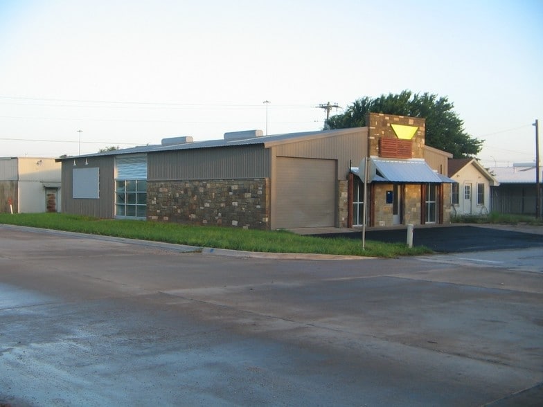 206 Kings Plz, Granbury, TX for sale - Building Photo - Image 3 of 19