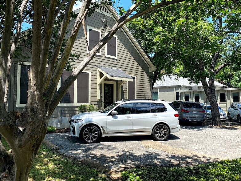 611 W 14th St, Austin, TX à louer - Photo du bâtiment - Image 1 de 13