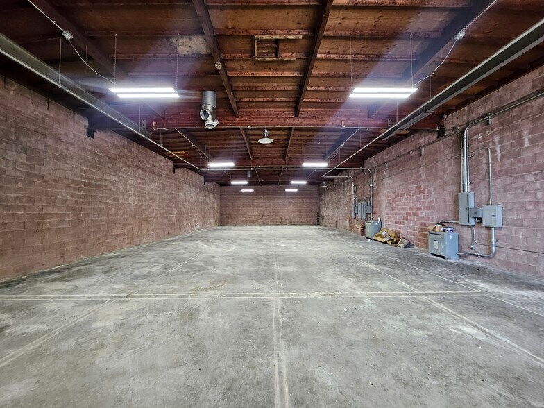 2819 Southwest Dr, Los Angeles, CA à louer - Photo du bâtiment - Image 3 de 11