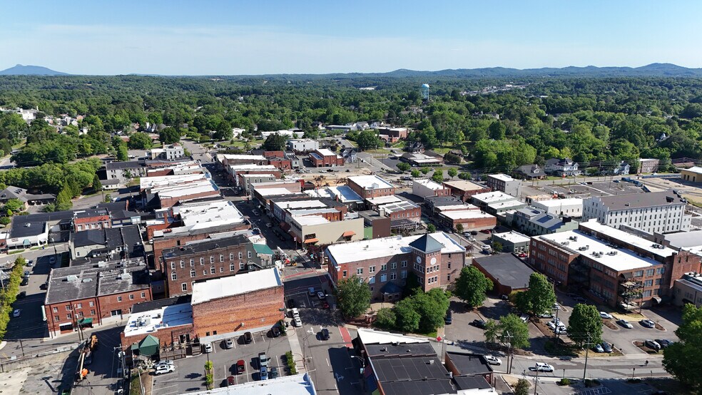 308 N Main St, Mount Airy, NC à vendre - Photo du bâtiment - Image 2 de 78