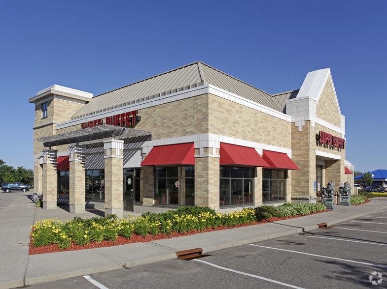 104-114 Pioneer Trl, Chaska, MN for lease - Building Photo - Image 1 of 8