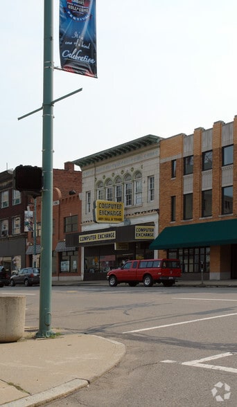 318-320 Cleveland Ave NW, Canton, OH à louer - Photo du bâtiment - Image 2 de 2