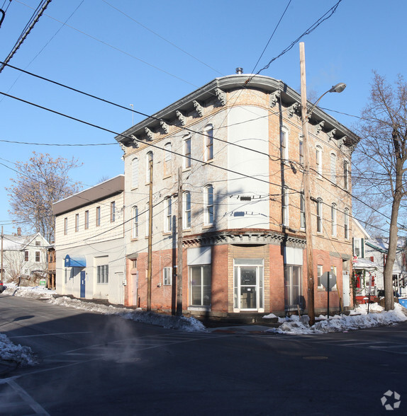 394 Hasbrouck Ave, Kingston, NY à vendre - Photo principale - Image 1 de 1