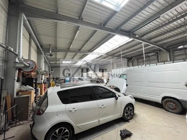 Industrial in Fontenay-Trésigny for sale - Interior Photo - Image 3 of 3