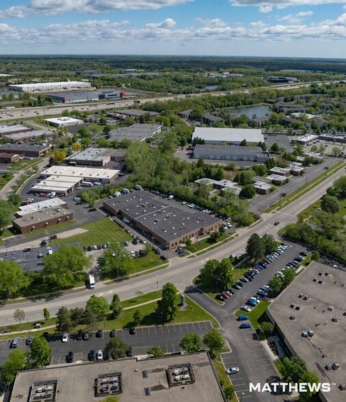 Tollway Center For Sale portefeuille de 3 propriétés à vendre sur LoopNet.ca - Photo du bâtiment - Image 3 de 5