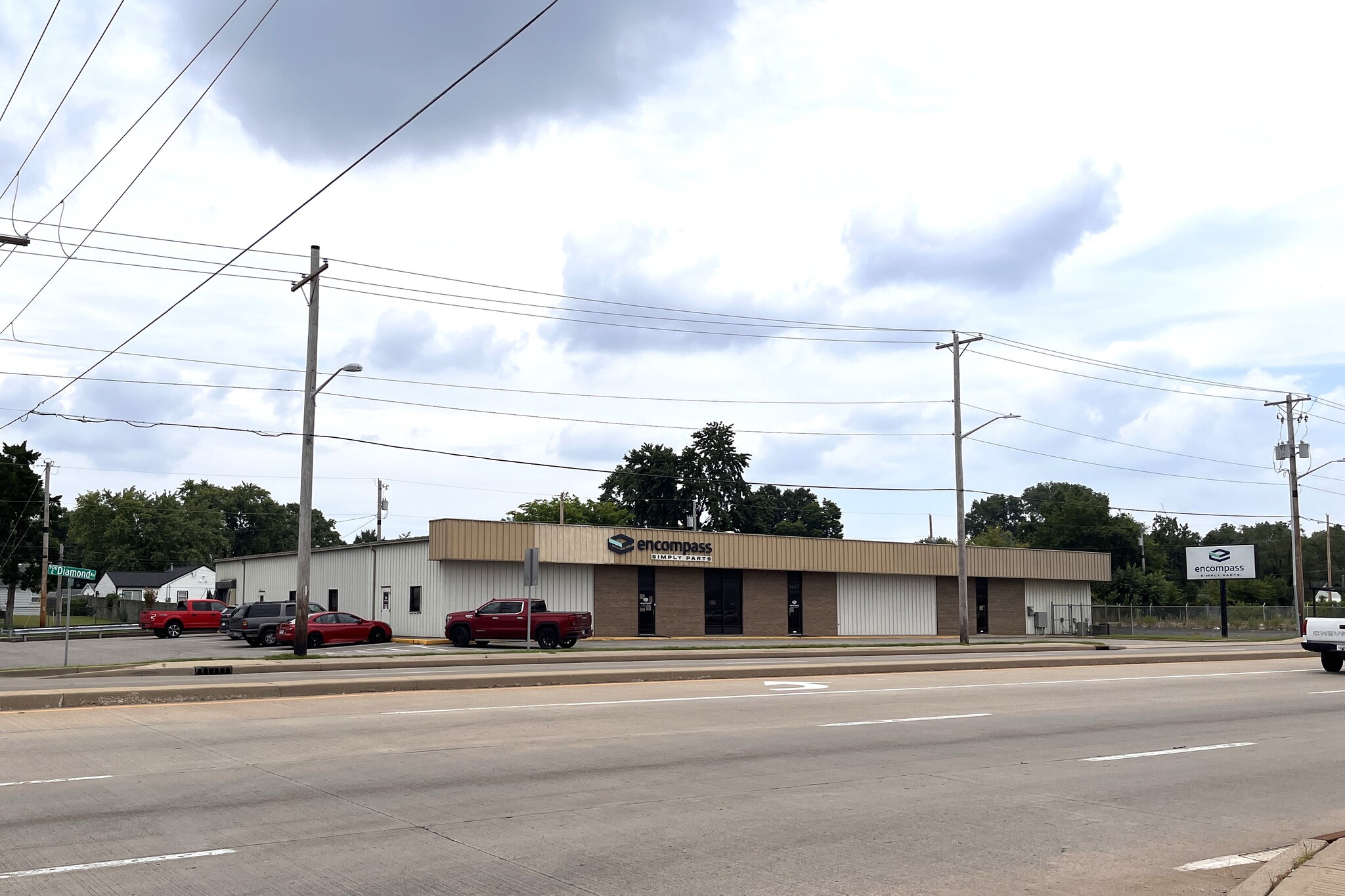 900 E Diamond Ave, Evansville, IN for sale Primary Photo- Image 1 of 5