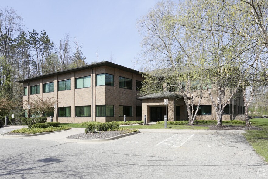 3333 Evergreen Dr NE, Grand Rapids, MI for lease - Primary Photo - Image 1 of 2