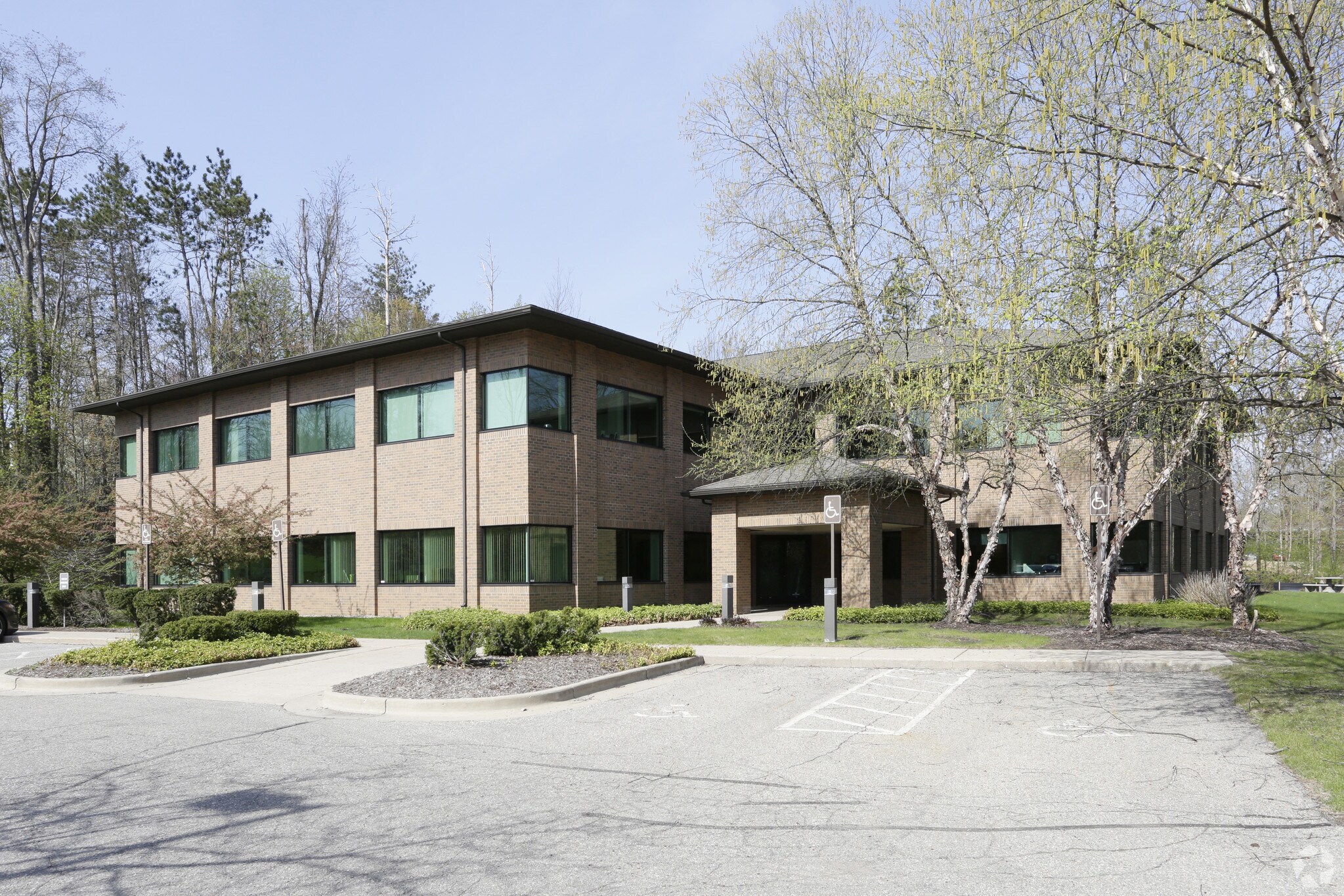 3333 Evergreen Dr NE, Grand Rapids, MI for lease Primary Photo- Image 1 of 3
