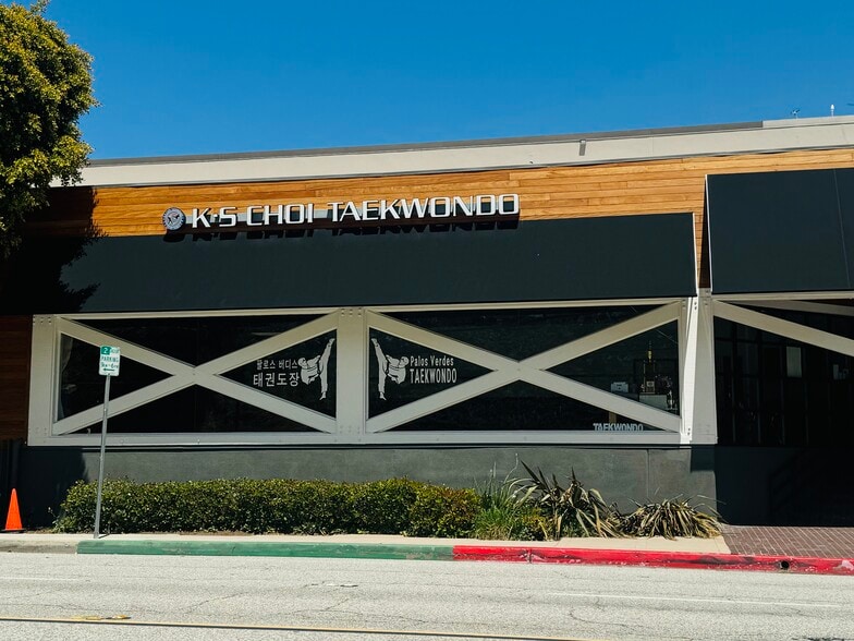 5-46 Peninsula Ctr, Rolling Hills Estates, CA for lease - Primary Photo - Image 1 of 2