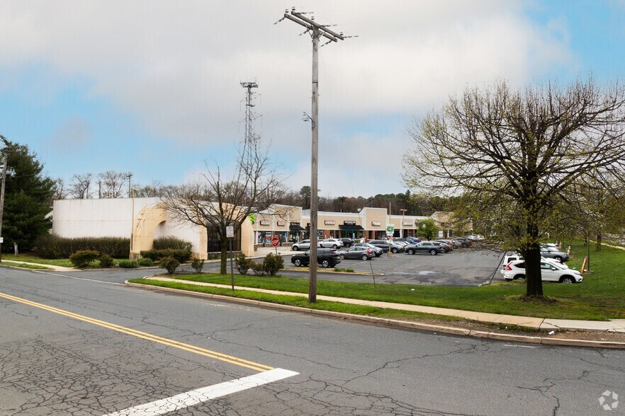 881 Main St, Sayreville, NJ à louer - Photo du bâtiment - Image 2 de 14