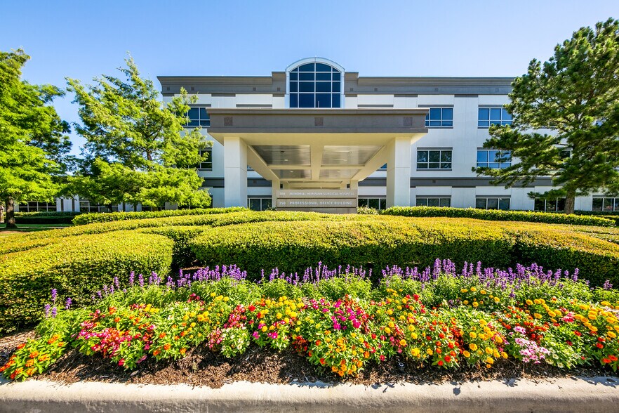 300-350 Kingwood Medical Dr, Kingwood, TX à louer - Photo du bâtiment - Image 3 de 11