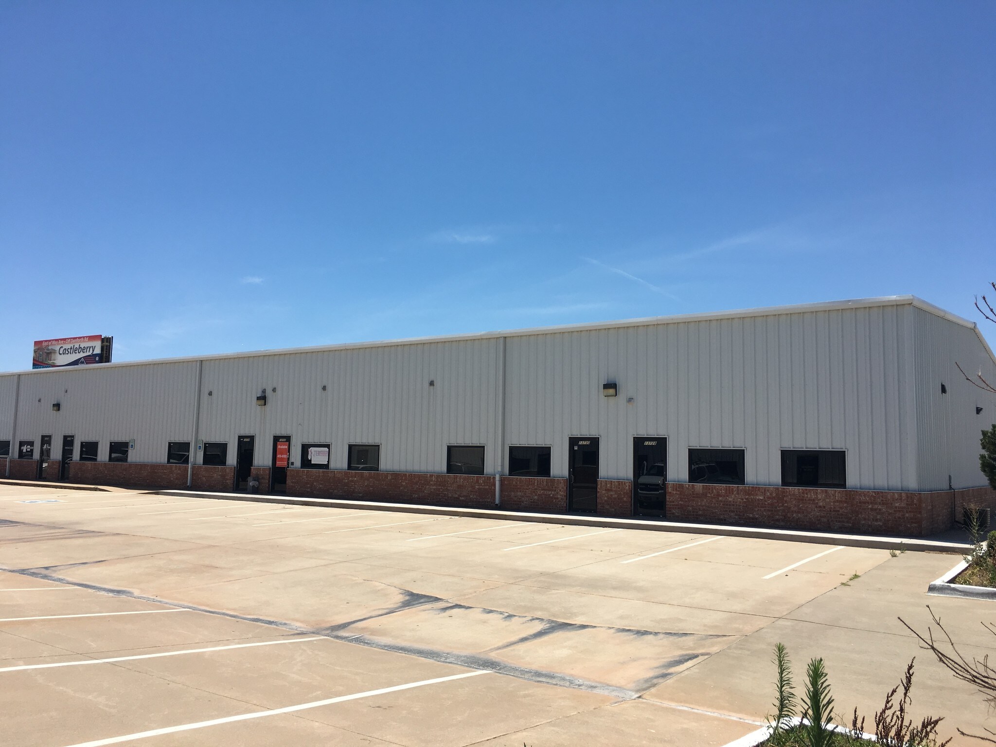 13744-13756 N Lincoln Blvd, Edmond, OK for lease Primary Photo- Image 1 of 3