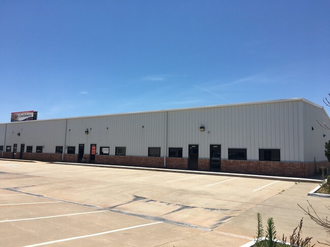 Plus de détails pour 13744-13756 N Lincoln Blvd, Edmond, OK - Local d'activités à louer