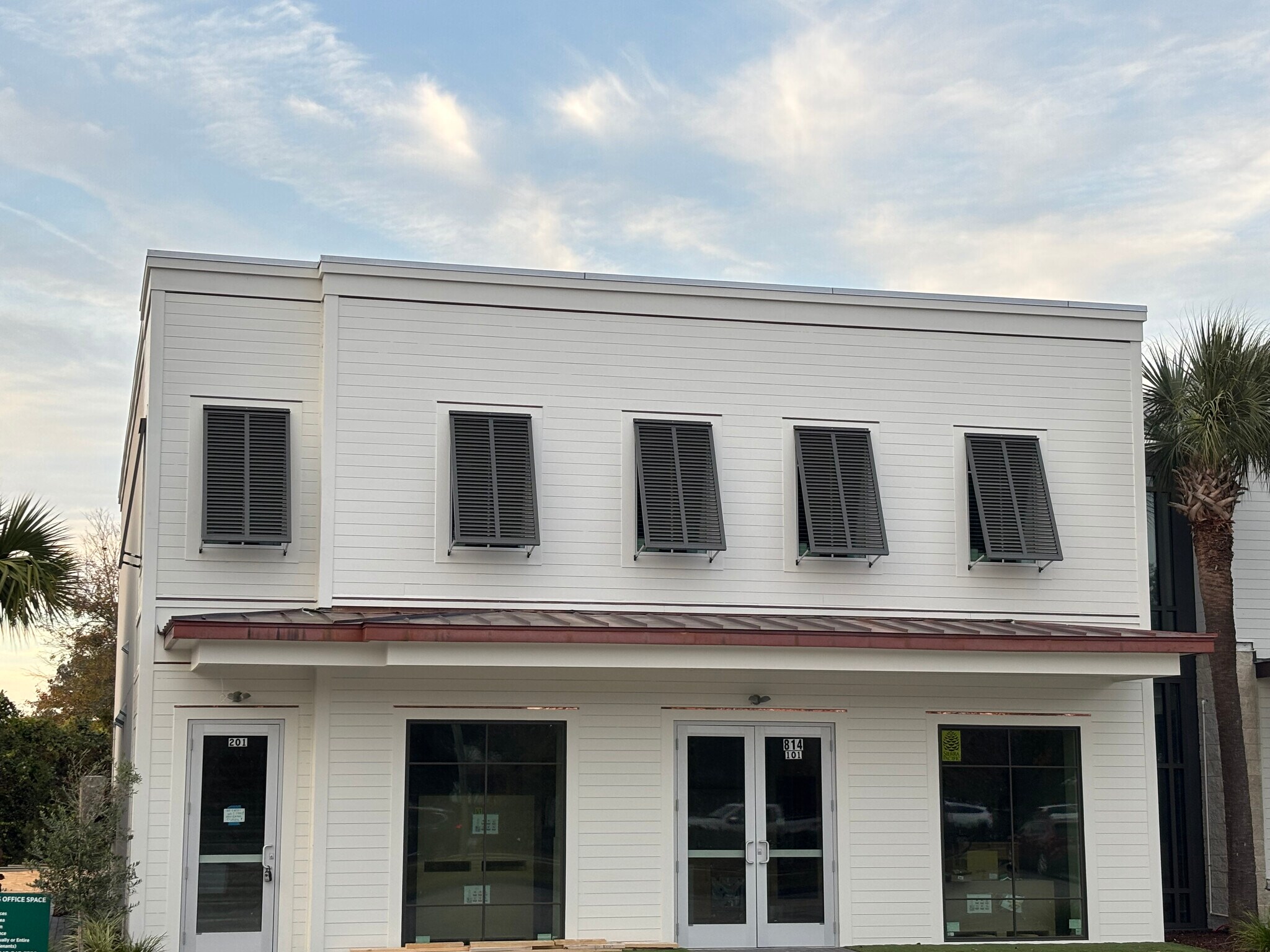 814 Johnnie Dodds Blvd, Mount Pleasant, SC for lease Primary Photo- Image 1 of 13
