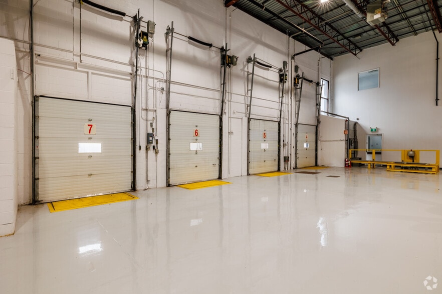 1660-1700 Boul Hymus, Dorval, QC for lease - Interior Photo - Image 2 of 34