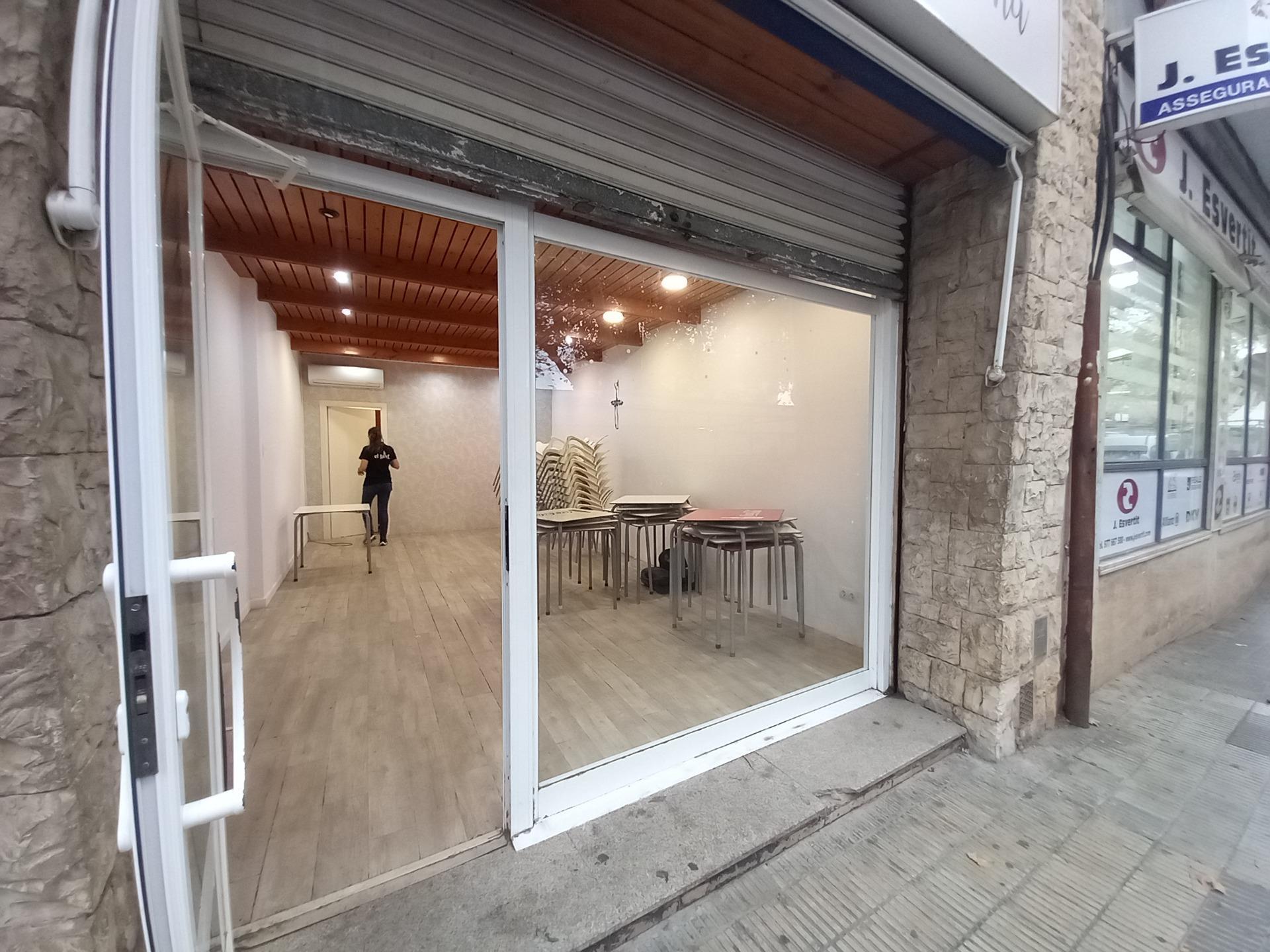 Retail in El Vendrell, Tarragona for lease Interior Photo- Image 1 of 2