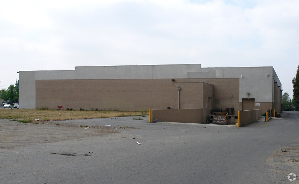 2456 S Grove Ave, Ontario, CA à vendre - Photo du bâtiment - Image 2 de 10