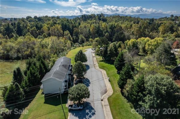 200 Villas Ct, Asheville, NC à vendre - Aérien - Image 1 de 27