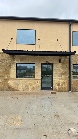 401 Chitalpa St, Leander, TX à louer - Photo du bâtiment - Image 3 de 4