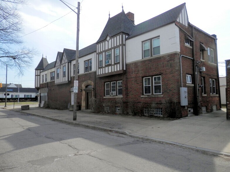 4172-4178 Rocky River Dr, Cleveland, OH à vendre - Photo du bâtiment - Image 3 de 10