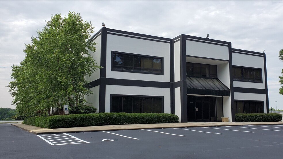 3000 Croasdaile Dr, Durham, NC à louer - Photo du bâtiment - Image 1 de 6