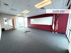 2100 S Oak St, Champaign, IL à louer Photo intérieure- Image 2 de 3