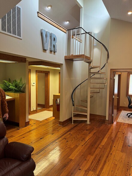 1024 E North St, Greenville, SC à louer - Hall d’entrée - Image 2 de 9