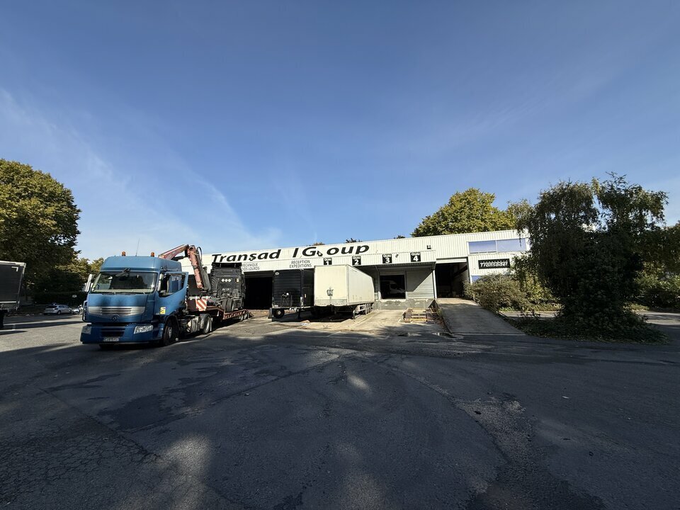 Office in Villeneuve-la-Garenne for lease Building Photo- Image 1 of 12