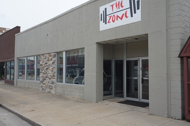 Plus de détails pour 117 E Walnut St, Watseka, IL - Commerce de détail à vendre