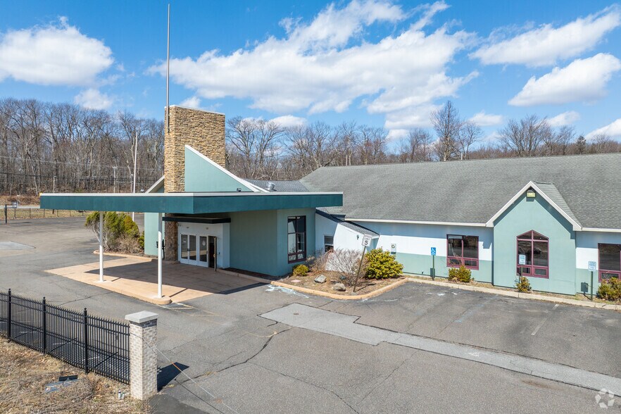 1110 Carriage Ln, Tobyhanna, PA à vendre - Photo du bâtiment - Image 3 de 6