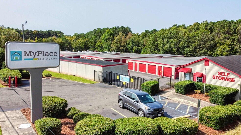 MyPlace Self Storage - Durham / Asheboro portefeuille de 3 propriétés à vendre sur LoopNet.ca - Photo principale - Image 1 de 9