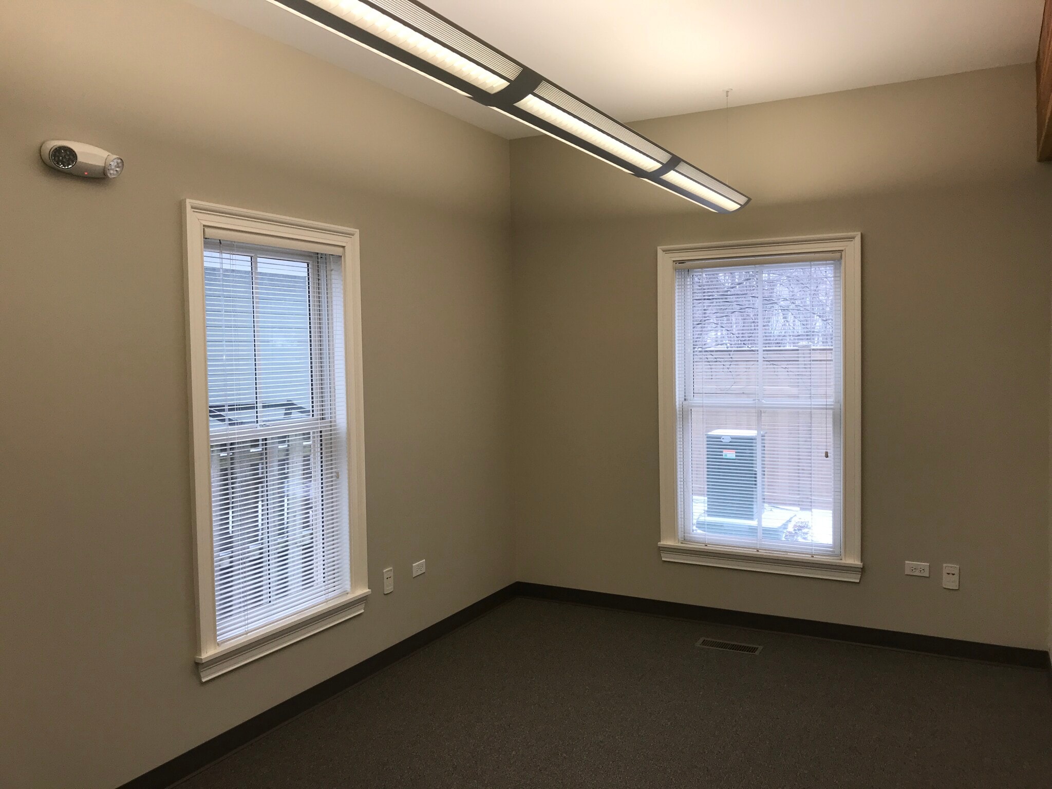 225 W Jefferson Ave, Naperville, IL for lease Interior Photo- Image 1 of 2