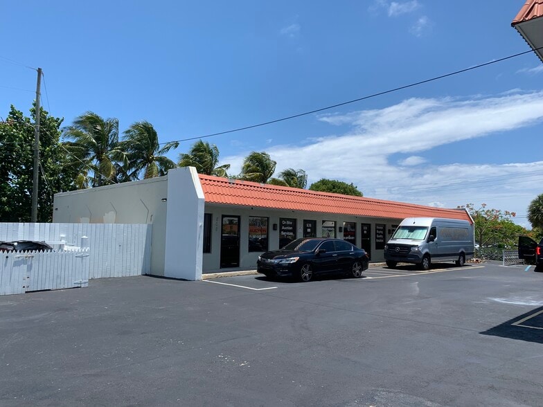 808-878 East Coast Ave, Lake Worth, FL à louer - Photo du bâtiment - Image 2 de 4