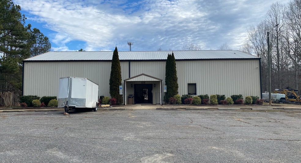 199 S Cherry St, Cherryville, NC for sale - Building Photo - Image 2 of 19