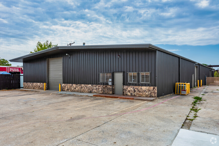 2678 Myrtle Springs Ave, Dallas, TX for sale - Building Photo - Image 1 of 1