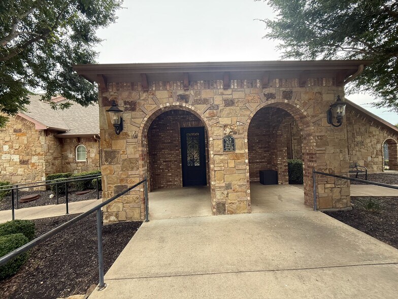 915 Trophy Club Dr, Trophy Club, TX à vendre - Photo du bâtiment - Image 3 de 21