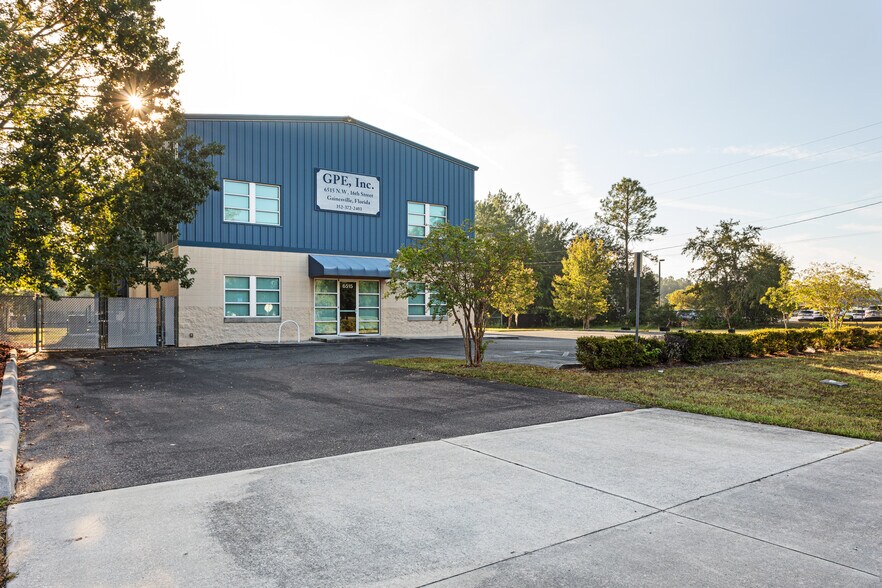 6515 NW 16th St, Gainesville, FL à louer - Photo du bâtiment - Image 2 de 38