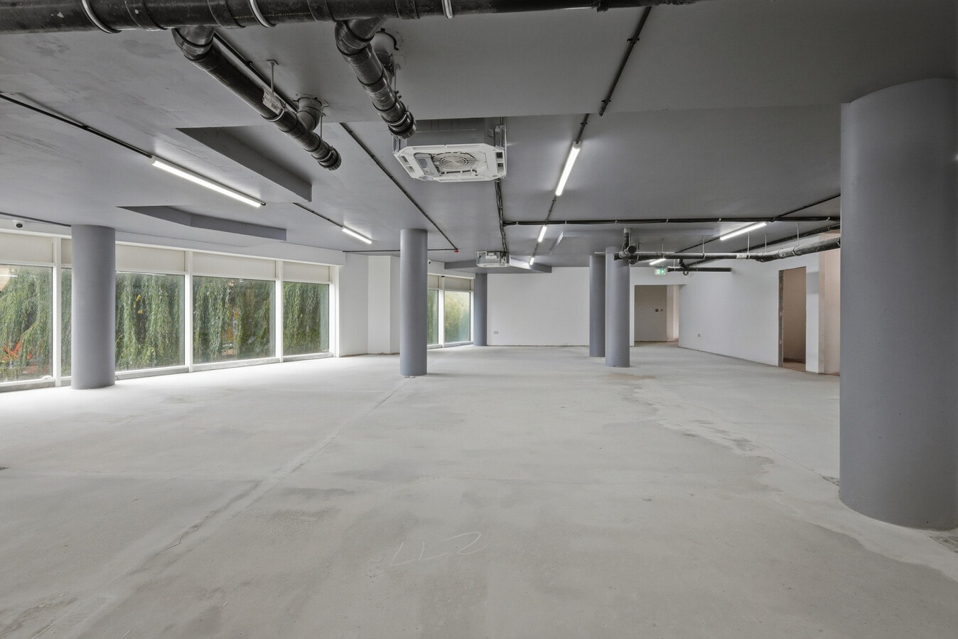 230 William Mundy Way, Dartford, KEN DA1 5WX - Unit GRND & MEZZ - - Interior Photo - Image 1 of 8