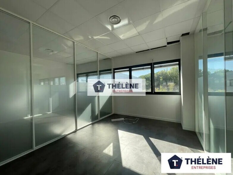 Office in Montpellier for lease - Interior Photo - Image 2 of 12