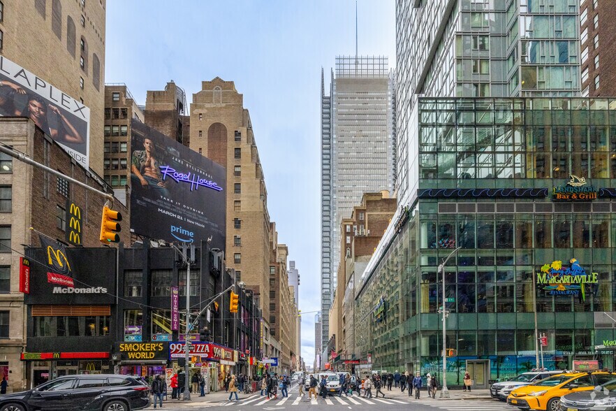 240 W 40th St, New York, NY à louer - Photo du bâtiment - Image 2 de 8