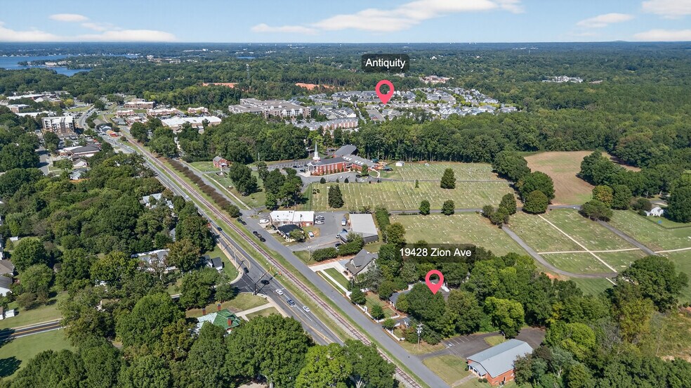 19428 Zion Ave, Cornelius, NC à vendre - Photo du bâtiment - Image 2 de 32