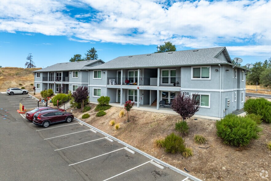 575-579 Racquet Way, Diamond Springs, CA à vendre - Photo du bâtiment - Image 3 de 19