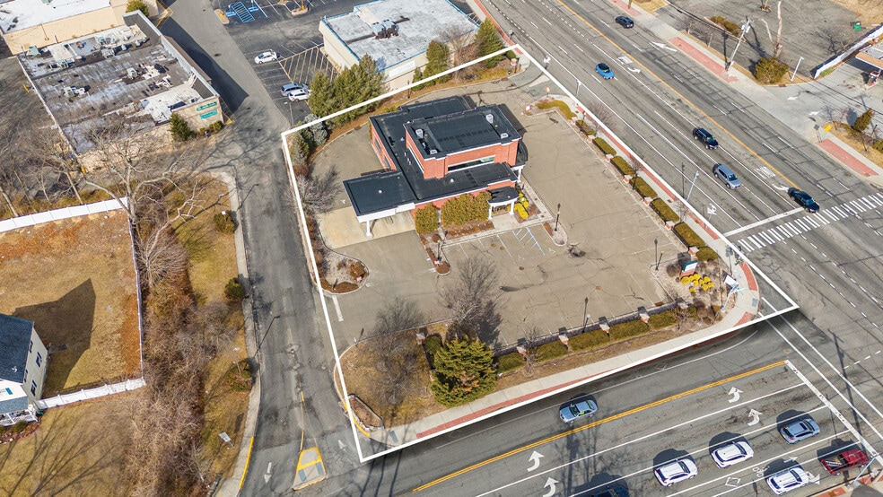 2822 Middle Country Rd, Lake Grove, NY for lease - Building Photo - Image 3 of 5